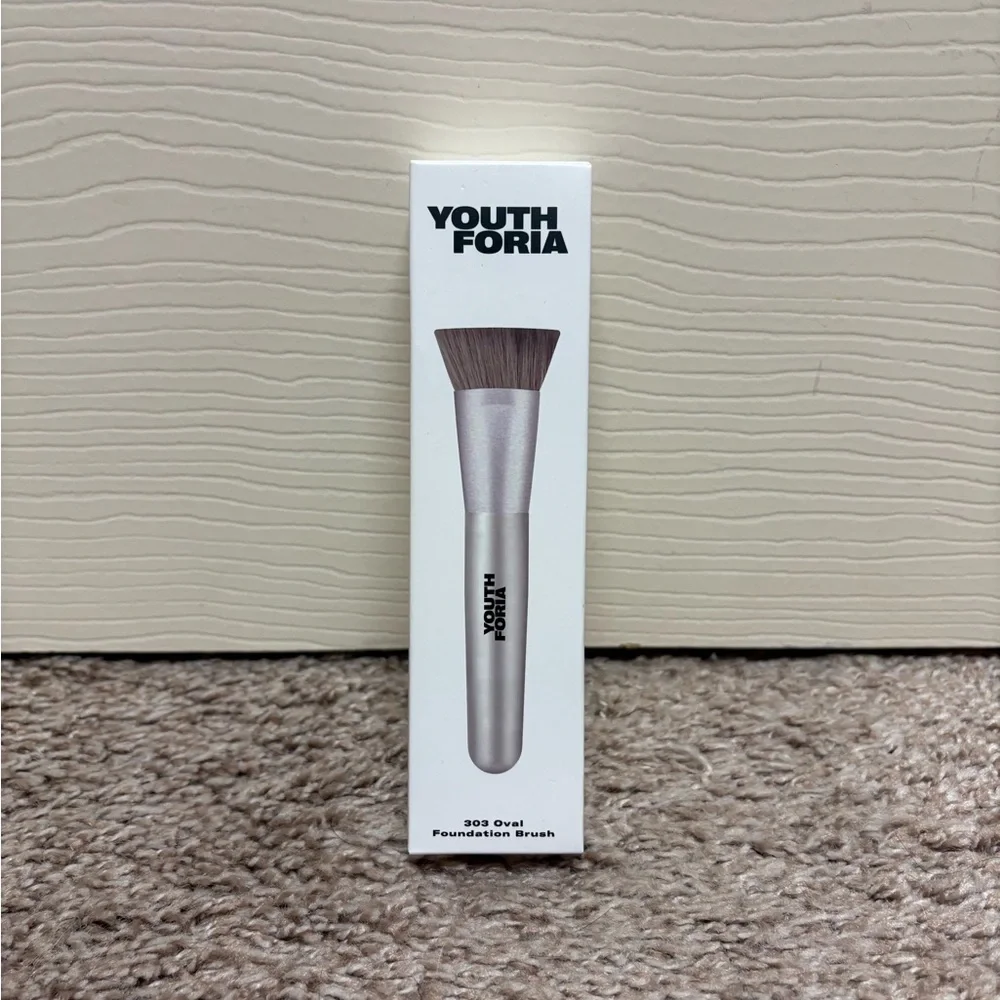 Youthforia Oval Foundation Brush blend buff narrow width control coverage NEW